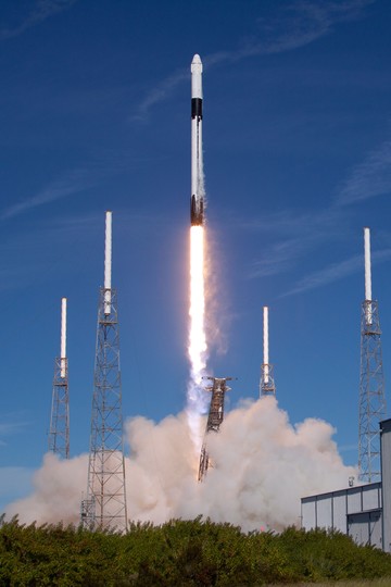 SpaceX Dragon launch on a Falcon 9 from SLC-40 during the day