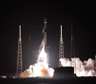 Public domain USAF image of Falcon 9 lifting off with a batch of Starlink satellites at night