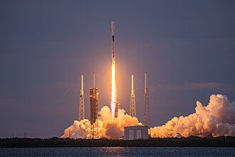 Photo of the SpaceX Falcon 9 launching in twilight hours on a Starlink mission