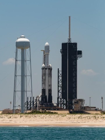 Close-up photo of the SpaceX Falcon Heavy rocket on its pad LC-39A, taken on a Star Fleet boat tour